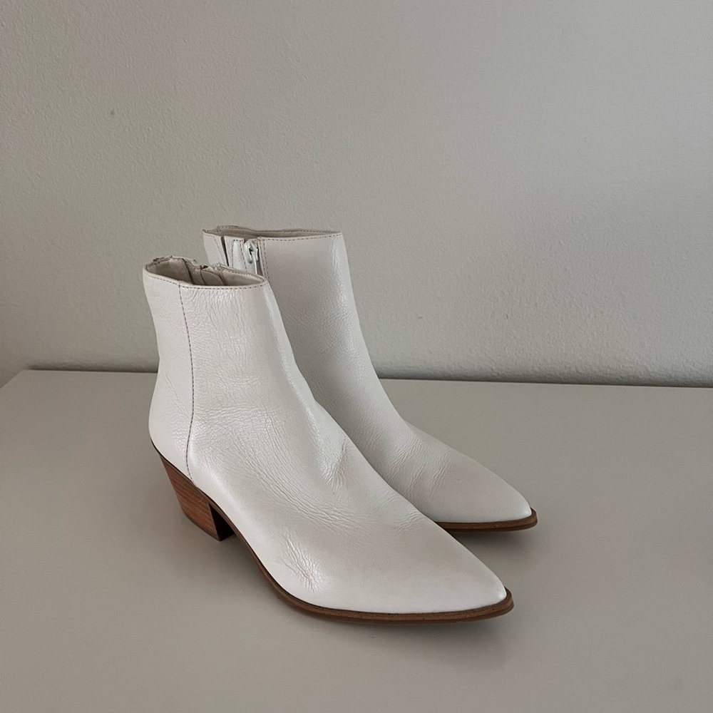 Aldo White Ankle Boots Sleek Minimalist Design